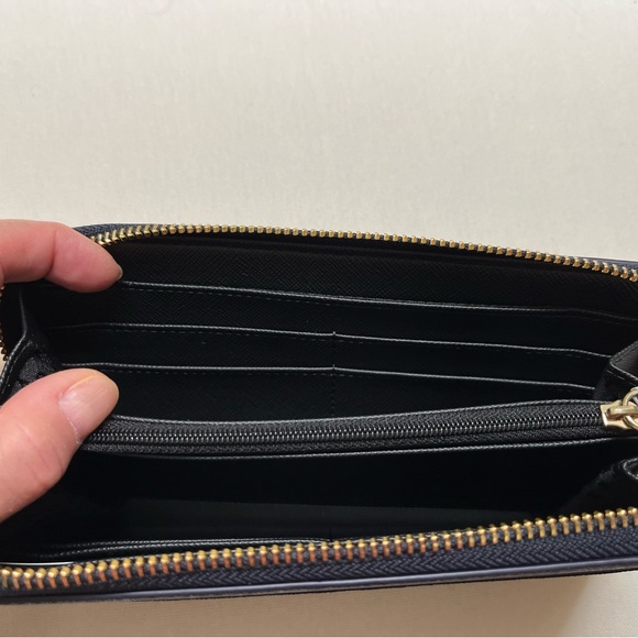 DKNY Bryant Park Large Accordion Wallet - Picture 4 of 7